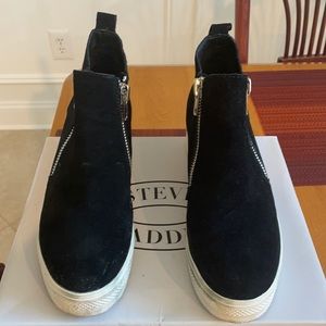 Steve Madden wedgie black suede size 8.5 women’s